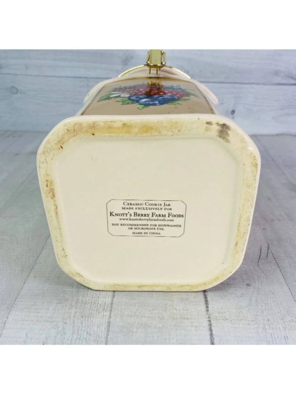 Knott's Berry Farm STRAWBERRY BLUEBERRIES Floral Ceramic Ivory 10